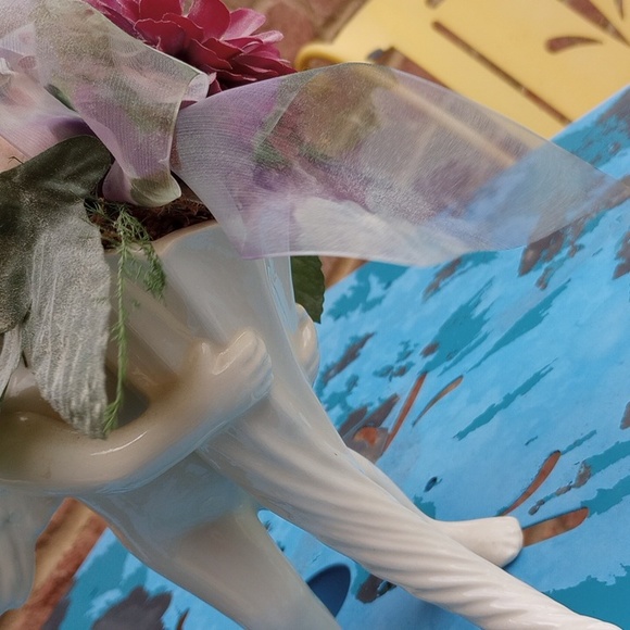 Angel Flowers Arrangement - Picture 4 of 5